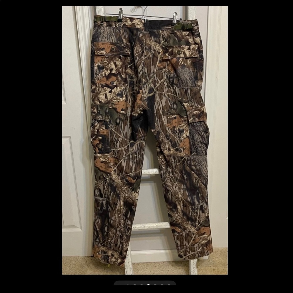NWOT Mossy Oak Break Up Camo Pants.